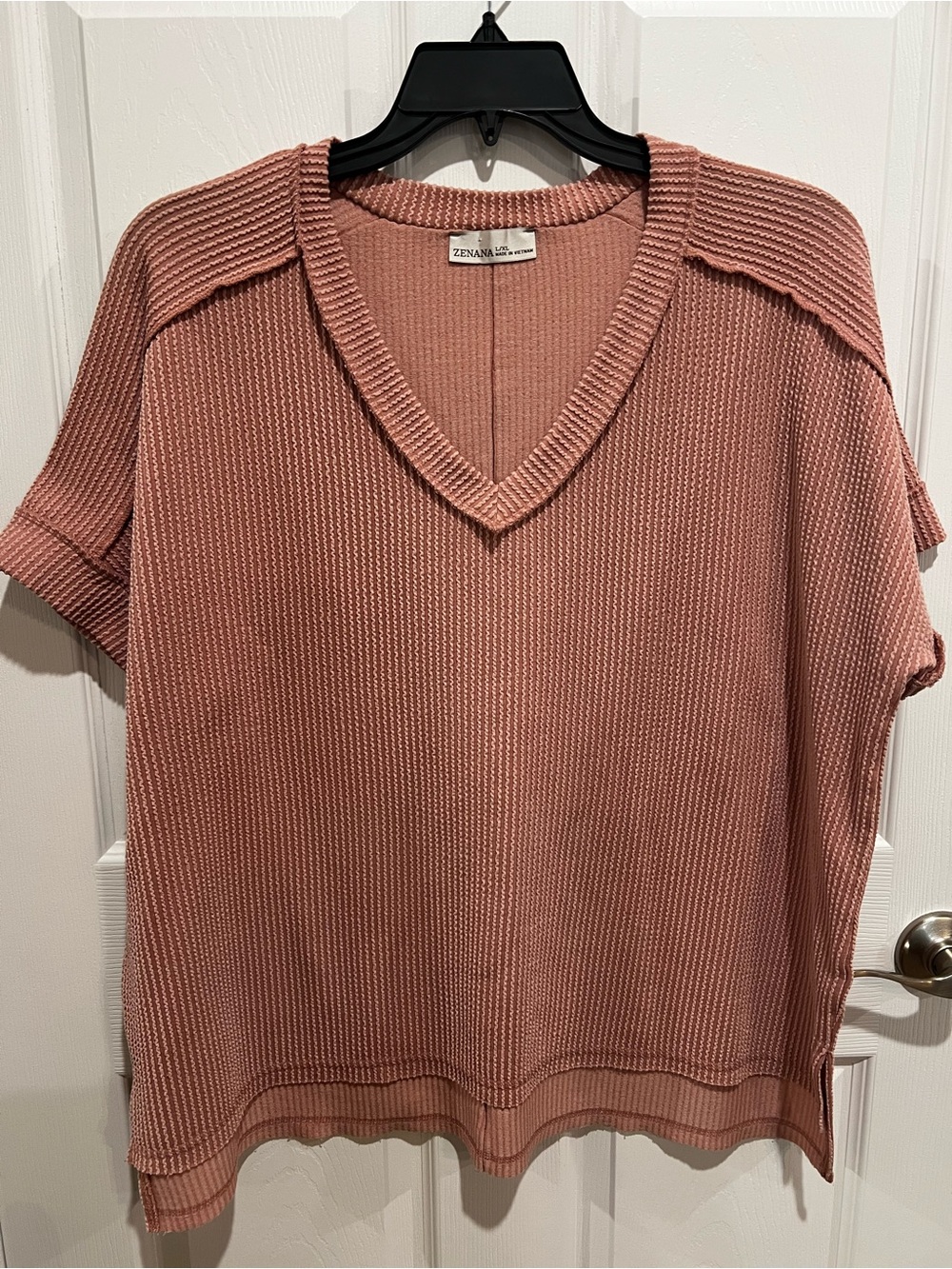 Zenana Outfitters rose V-neck short sleeve waffle knit top